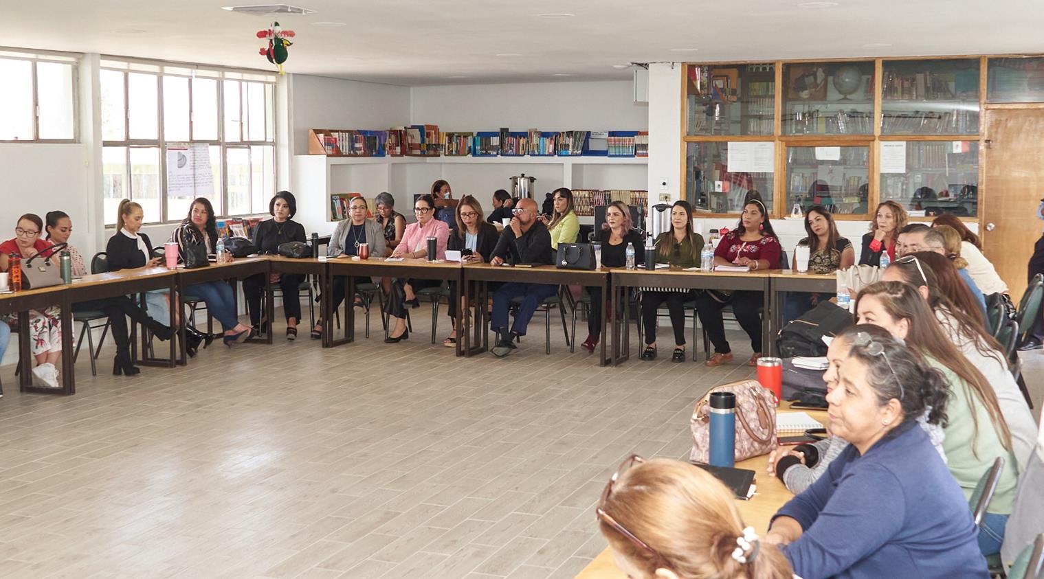 IMPARTEN TALLER DE SENSIBILIZACIÓN EN ADOLESCENCIAS Y LIDERAZGO PARA FIGURAS EDUCATIVAS DE SECUNDARIA