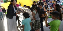 Entre risas, juegos y personajes de película, recibieron regalos y refrigerio más de 400 niñas y niños en parque el Colibrí
