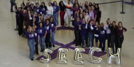 En conmemoración del Día Internacional de la Mujer, trabajadoras de Servicios Educativos del Estado de Chihuahua (SEECH) en la Zona Norte, realizaron una serie de actividades encaminadas a visibilizar la lucha de las mujeres en favor de un mundo con mayor igualdad y respeto.