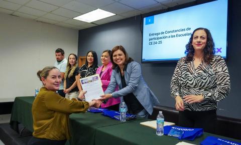 La Secretaría de Educación y Deporte (SEyD) y Servicios Educativos del Estado de Chihuahua (SEECH) informaron que, en coordinación con el programa Cuantrix, se capacitó a 340 docentes y se fortalecieron las habilidades de programación de más de 7 mil 900 alumnas y alumnos de Educación Básica mediante esta iniciativa.