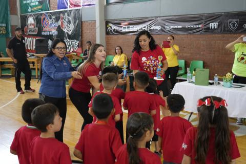 Con el propósito de promover un estilo de vida saludable a través de la actividad física, así como desarrollar las capacidades motoras básicas de los estudiantes para contribuir a su desarrollo integral, se llevó a cabo la competencia Olimpia Kids 2025.