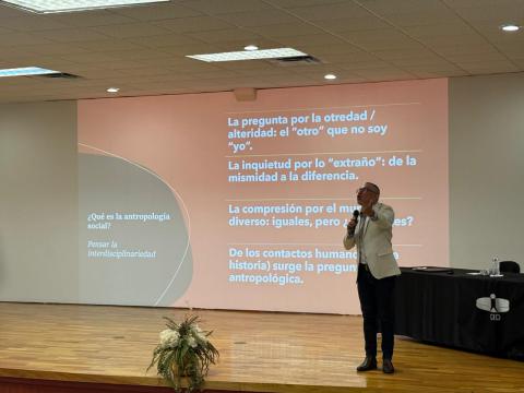 El Centro de Investigación y Docencia (CID) inauguró el Coloquio de Investigación Educativa 2025, evento que reúne a estudiantes de posgrado para compartir avances de investigación y experiencias pedagógicas.