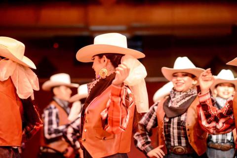 El Grupo de Danza Folklórica Témari, de la Secundaria Técnica No. 60 de Ciudad Juárez, llevará a cabo una gira de presentaciones en varias ciudades de Italia a invitación de la Embajada Mexicana en Roma al inicio del próximo ciclo escolar.