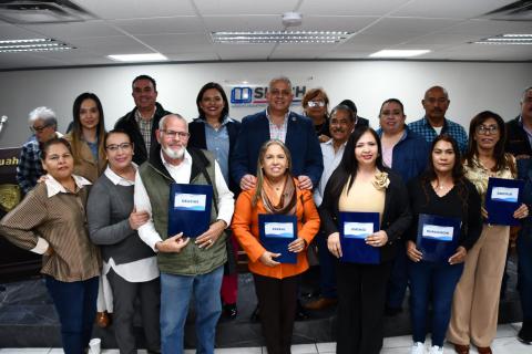 En reconocimiento a su trabajo, 401 docentes de Personal de Apoyo y Asistencia a la Educación (PAAE), jubilados y pensionados, recibieron el Bono de Recuperación correspondiente al tercer trimestre del año, para lo cual se asignó un monto de 2 millones 181 mil pesos.