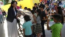 Entre risas, juegos y personajes de película, recibieron regalos y refrigerio más de 400 niñas y niños en parque el Colibrí