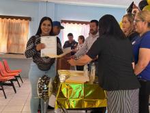El Centro de Educación Extraescolar (CEDEX) No.3 “José María Morelos y Pavón”, entregó certificados de Educación Básica a 64 habitantes de la colonia Rancho Anapra, en Ciudad Juárez.