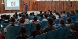 La Secretaría de Educación y Deporte, a través de Servicios Educativos del Estado de Chihuahua (SEECH), visitó planteles educativos con el fin de fortalecer la prevención de la violencia digital en estudiantes de secundarias, durante el segundo periodo del ciclo escolar 2025-2026.