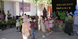 Con el propósito de fomentar el hábito de la lectura desde la primera infancia, se llevó a cabo la inauguración de la biblioteca escolar “Sapichus Lunaria”, que en lengua purépecha significa Niños y Fantasías de Luna, en el Jardín de Niños Yunuen en Ciudad Juárez.