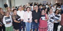 La Secretaría de Educación y Deporte (SEyD), a través de Servicios Educativos del Estado de Chihuahua (SEECH), y en coordinación la Sección 8 del SNTE, entregó bonos del primer trimestre de 2026 y estímulos conmemorativos del Día del Maestro al personal docente y administrativo pensionado y jubilado.
