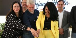 Entre abrazos, música y muestras de cariño, la Secundaria Técnica No. 21 a través de una ceremonia protocolaria conmemoró cinco décadas de formar generaciones en la región de Meoqui.