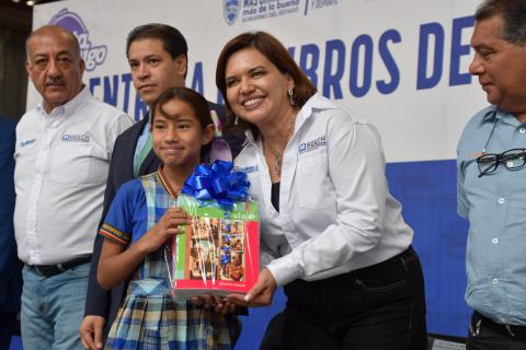 La Secretaría de Educación y Deporte (SEyD), a través de Servicios Educativos del Estado de Chihuahua (SEECH) inició la distribución de más de 4.4 millones de libros de texto gratuitos de Educación Básica, para el ciclo escolar 2026-2027.