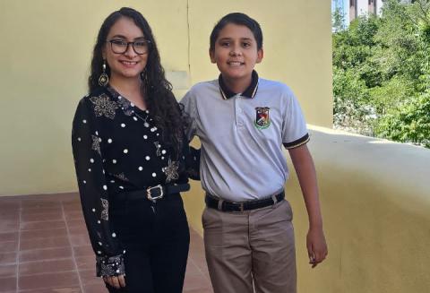 Después de superar la competencia regional y estatal de la Olimpiada Nacional de Matemáticas de Primaria, Secundaria y Bachillerato (Onmapsb) 2026, el alumno de primer grado de la Escuela Secundaria Federal No.1 de Ciudad Juárez, Diego Esteban García Vega obtuvo su pase para la Olimpiada Nacional de Matemáticas que se llevará a cabo del 1 al 4 de mayo en Guadalajara, Jalisco.