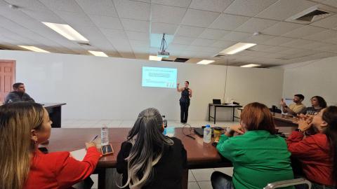 Servicios Educativos del Estado de Chihuahua (SEECH), a través de la Dirección de Educación Primaria inició una capacitación en Lengua de Señas Mexicana (LSM) dirigida a su equipo académico, con el propósito de integrar esta herramienta en la práctica docente.