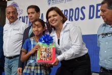 La Secretaría de Educación y Deporte (SEyD), a través de Servicios Educativos del Estado de Chihuahua (SEECH) inició la distribución de más de 4.4 millones de libros de texto gratuitos de Educación Básica, para el ciclo escolar 2026-2027.