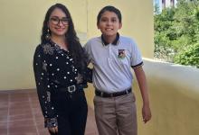 Después de superar la competencia regional y estatal de la Olimpiada Nacional de Matemáticas de Primaria, Secundaria y Bachillerato (Onmapsb) 2026, el alumno de primer grado de la Escuela Secundaria Federal No.1 de Ciudad Juárez, Diego Esteban García Vega obtuvo su pase para la Olimpiada Nacional de Matemáticas que se llevará a cabo del 1 al 4 de mayo en Guadalajara, Jalisco.