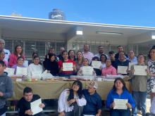 Un grupo de 20 estudiantes del Centro de Atención Múltiple (CAM) No. 5 de Hidalgo del Parral concluyó el taller de Panadería Saludable, una iniciativa orientada a fortalecer la inclusión laboral y capacitar a jóvenes con necesidades educativas especiales en la elaboración de productos de repostería y panificación.