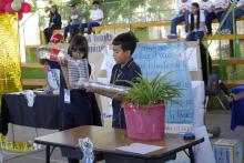 Con el objetivo de impulsar la ciencia y la creatividad desde la infancia, estudiantes de las 32 escuelas que integran las cinco zonas del Sector 13 de Educación Primaria participaron en la Feria de Exploradores STEAM, celebrada en las instalaciones de la Escuela Primaria Revolución Mexicana en Ciudad Juárez.