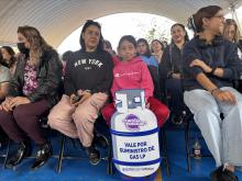 La Secretaría de Educación y Deporte (SEyD) inició la dispersión del apoyo para el suministro de gas LP, en beneficio de más de 300 mil estudiantes de educación básica, como medida preventiva ante el descenso de temperaturas de la temporada invernal en la entidad.